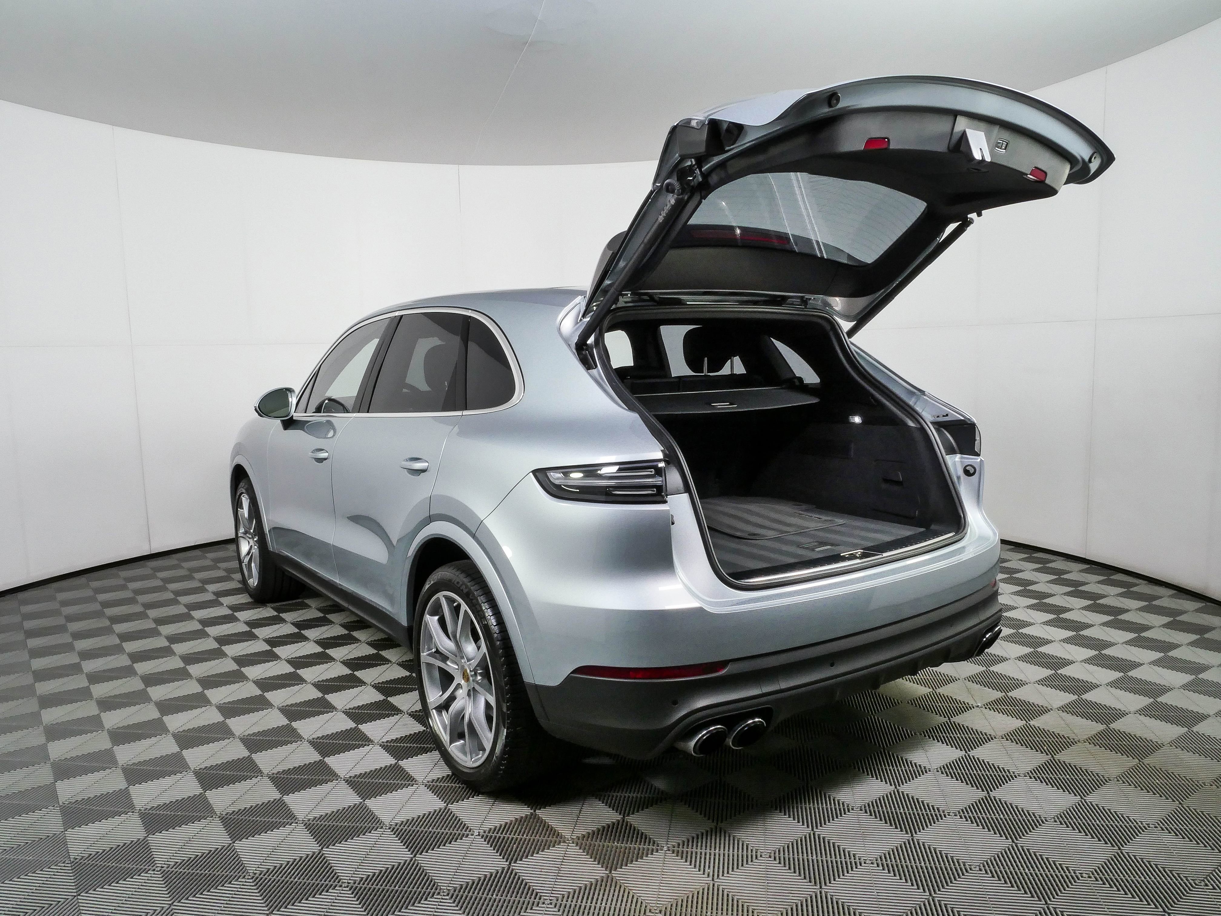Certified 2023 Porsche Cayenne AWD/4WD image 34