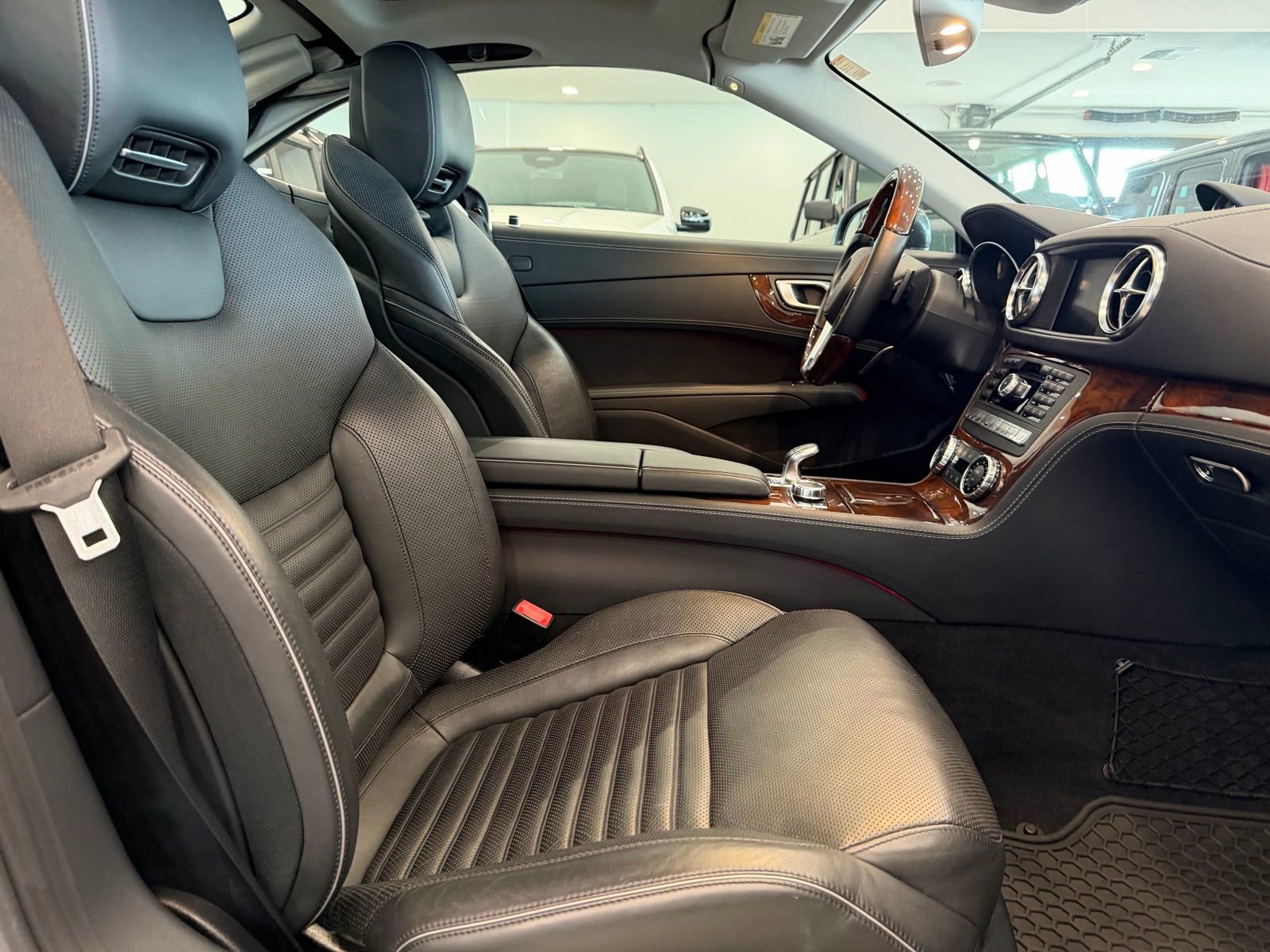 Used 2014 Mercedes-Benz SL 550 image 14