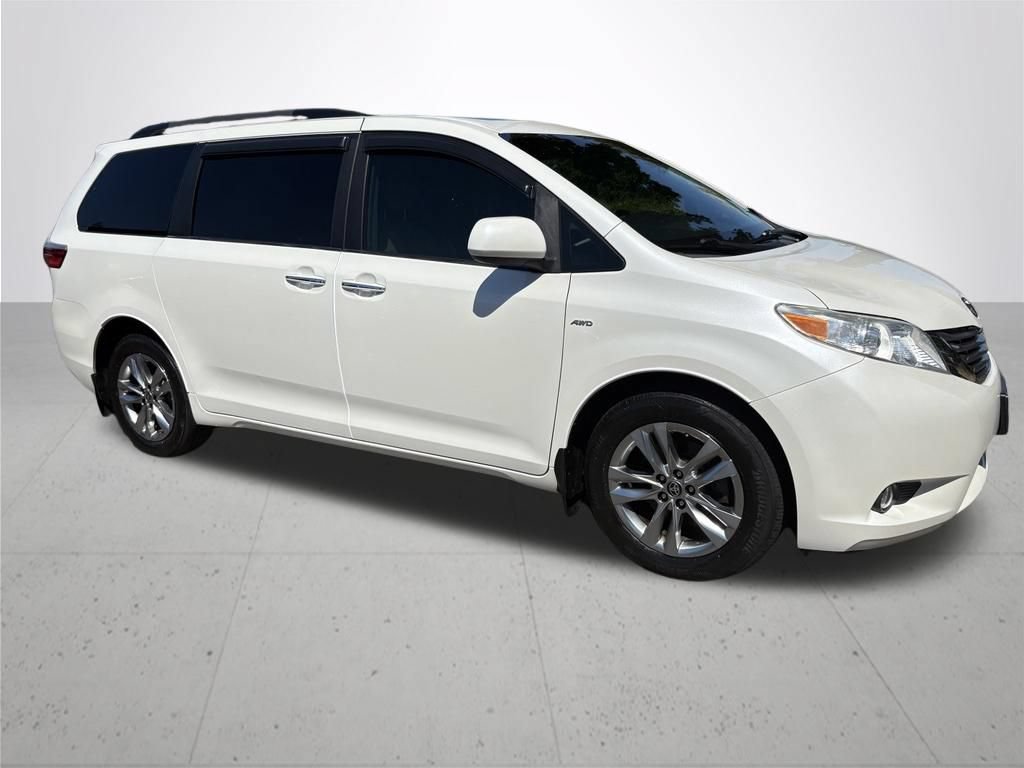 Used 2017 Toyota Sienna Limited AWD/4WD image 4