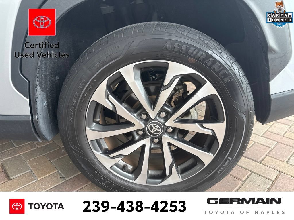 Used 2023 Toyota Corolla Cross XLE w/ Convenience Package FWD image 10