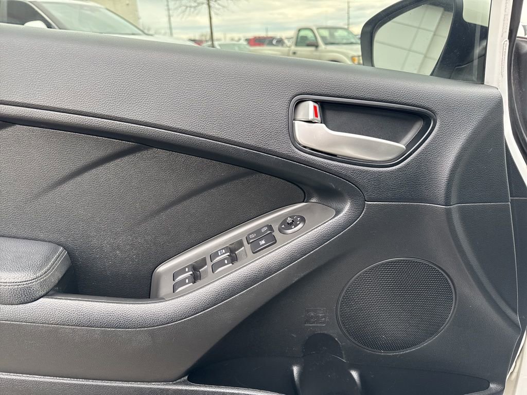 Used 2017 Kia Forte LX image 11