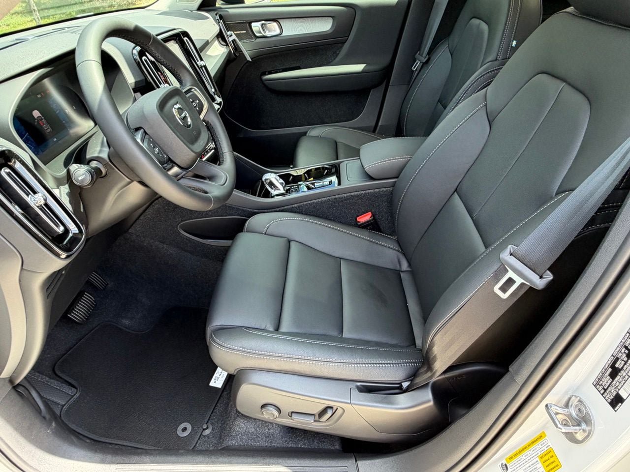 New 2026 Volvo XC40 B5 Plus w/ Climate Package AWD/4WD image 17