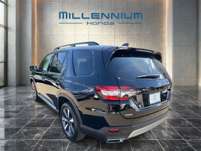Used 2024 Honda Pilot Elite image 3