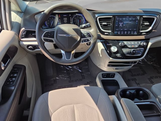 Used 2019 Chrysler Pacifica Touring Plus w/ Advanced Safetytec Group FWD image 14