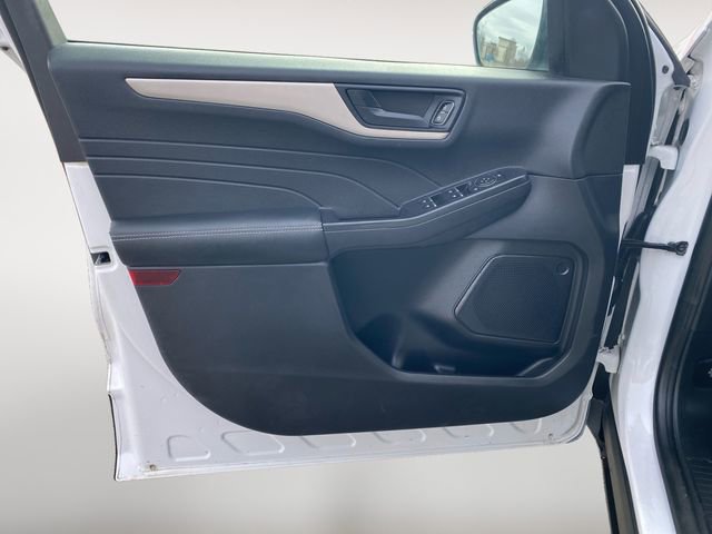 Used 2022 Ford Escape SE image 16