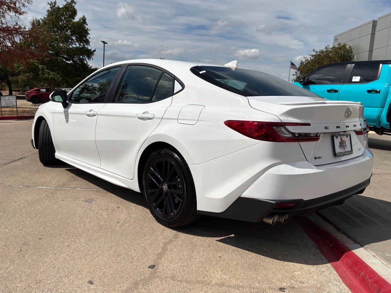 Used 2026 Toyota Camry SE FWD image 8