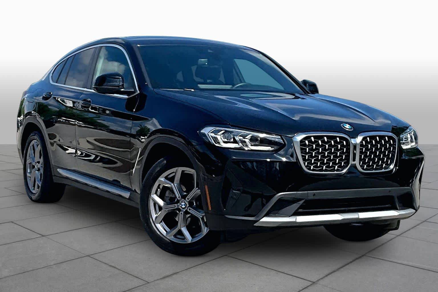 Used 2022 BMW X4 xDrive30i w/ Parking Assistance Package AWD/4WD image 2