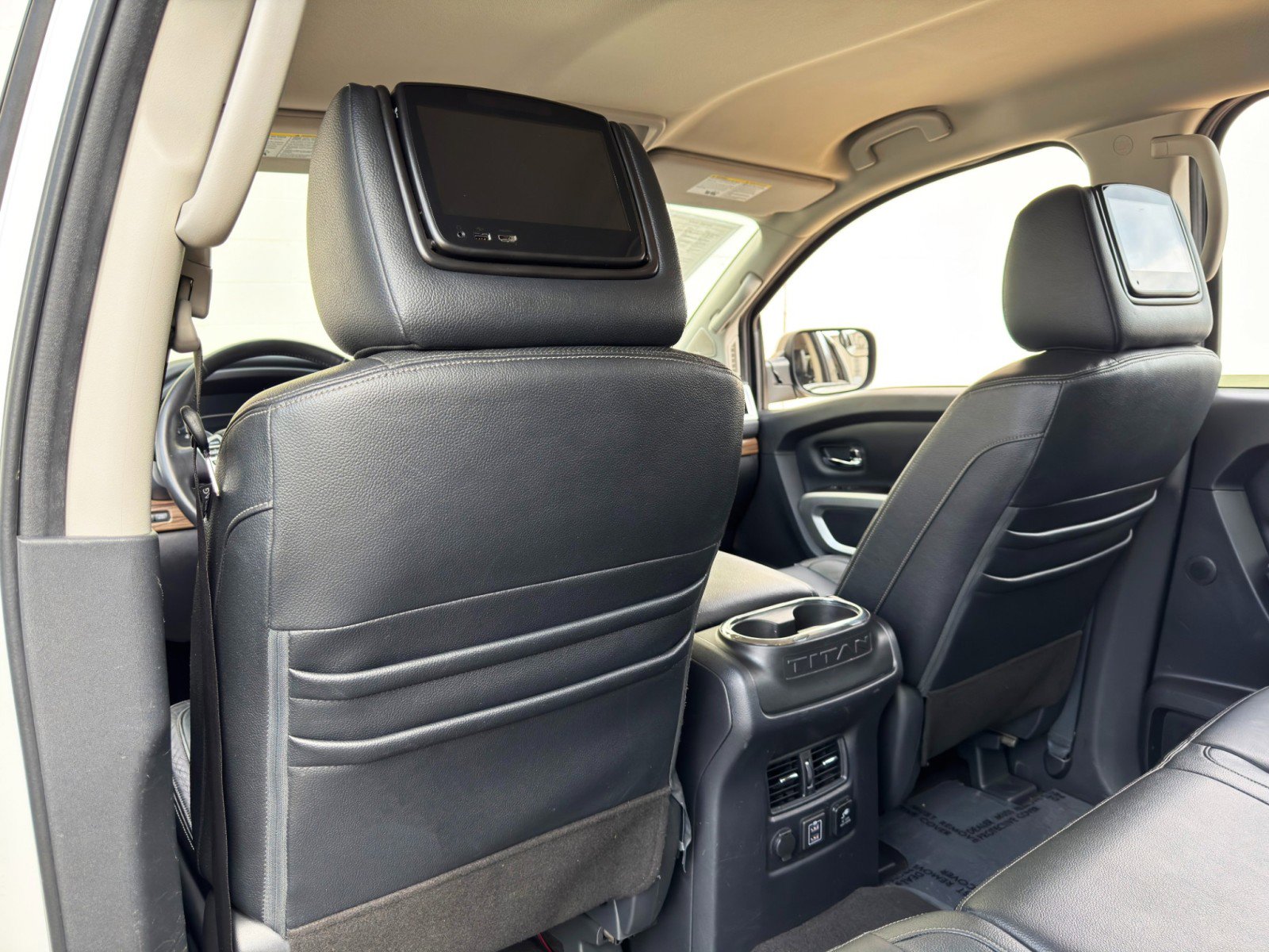 Used 2020 Nissan Titan SL w/ Protection Package 1 AWD/4WD image 35