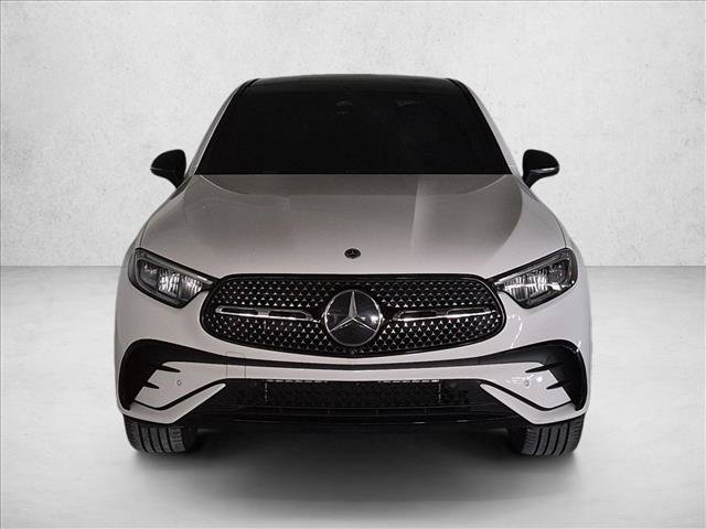 Used 2025 Mercedes-Benz GLC 300 4MATIC image 2