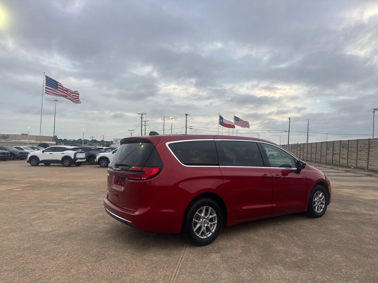 Used 2025 Chrysler Pacifica Select FWD image 20