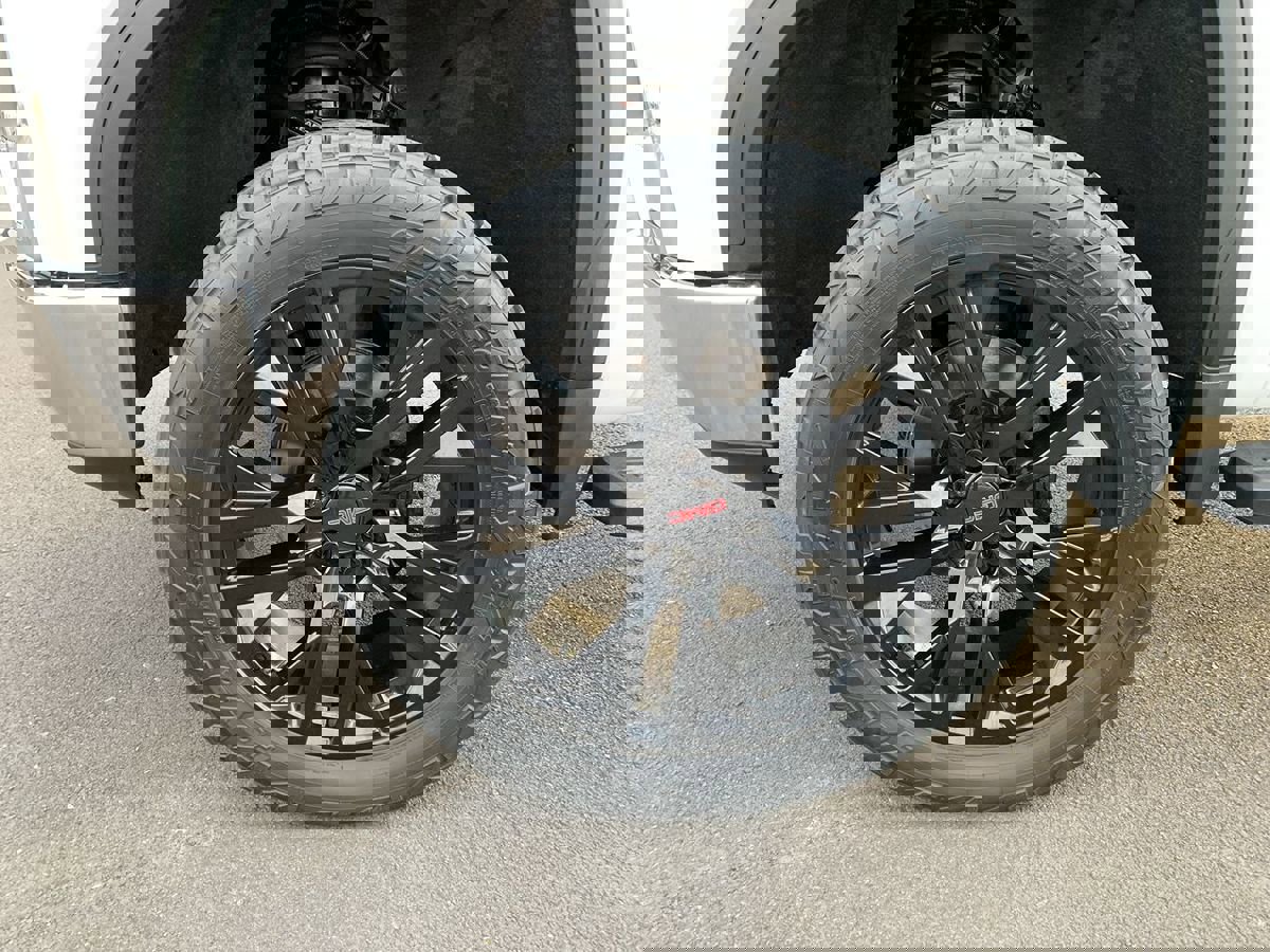 Used 2022 GMC Sierra 1500 SLT w/ SLT Convenience Package image 11