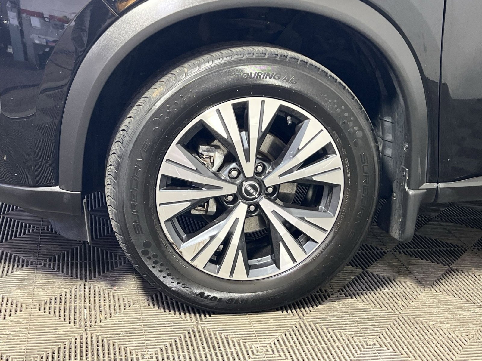 Used 2023 Nissan Rogue SV w/ SV Premium Package image 11