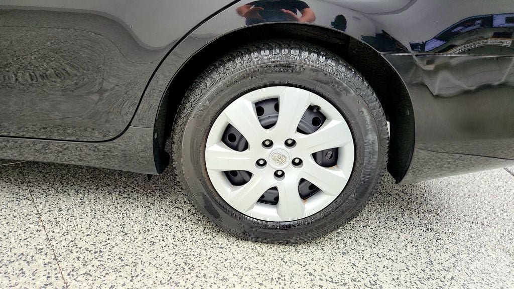 Used 2010 Toyota Camry LE FWD image 9
