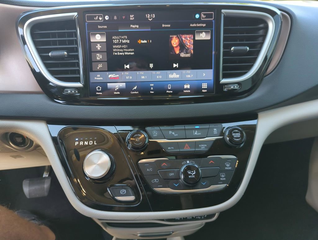 Used 2024 Chrysler Voyager LX image 30