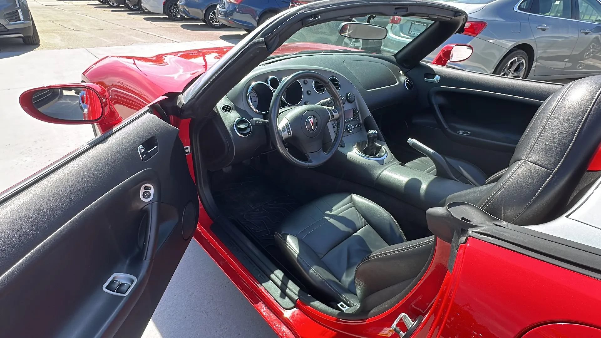 Used 2006 Pontiac Solstice Convertible w/ Premium Package RWD image 9