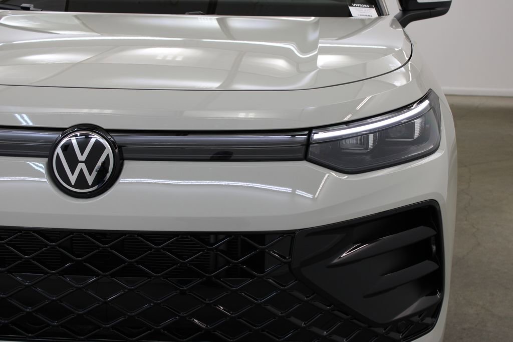 New 2026 Volkswagen Tiguan SE R-Line FWD image 8