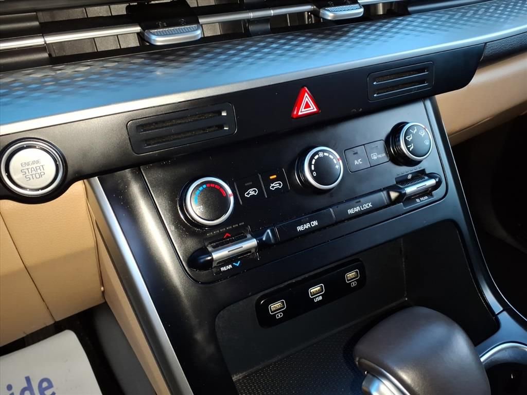 Certified 2023 Kia Carnival LX image 18