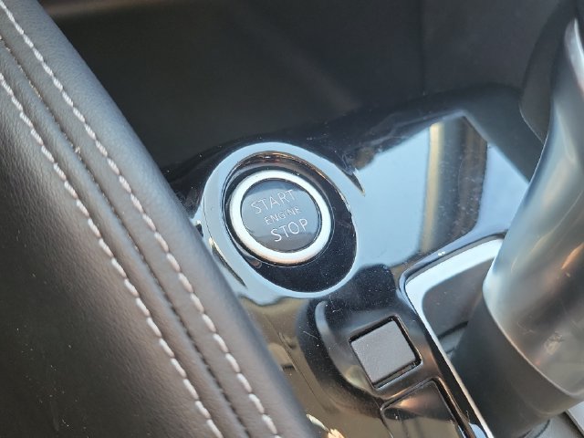 Used 2018 Nissan Kicks SV FWD image 32