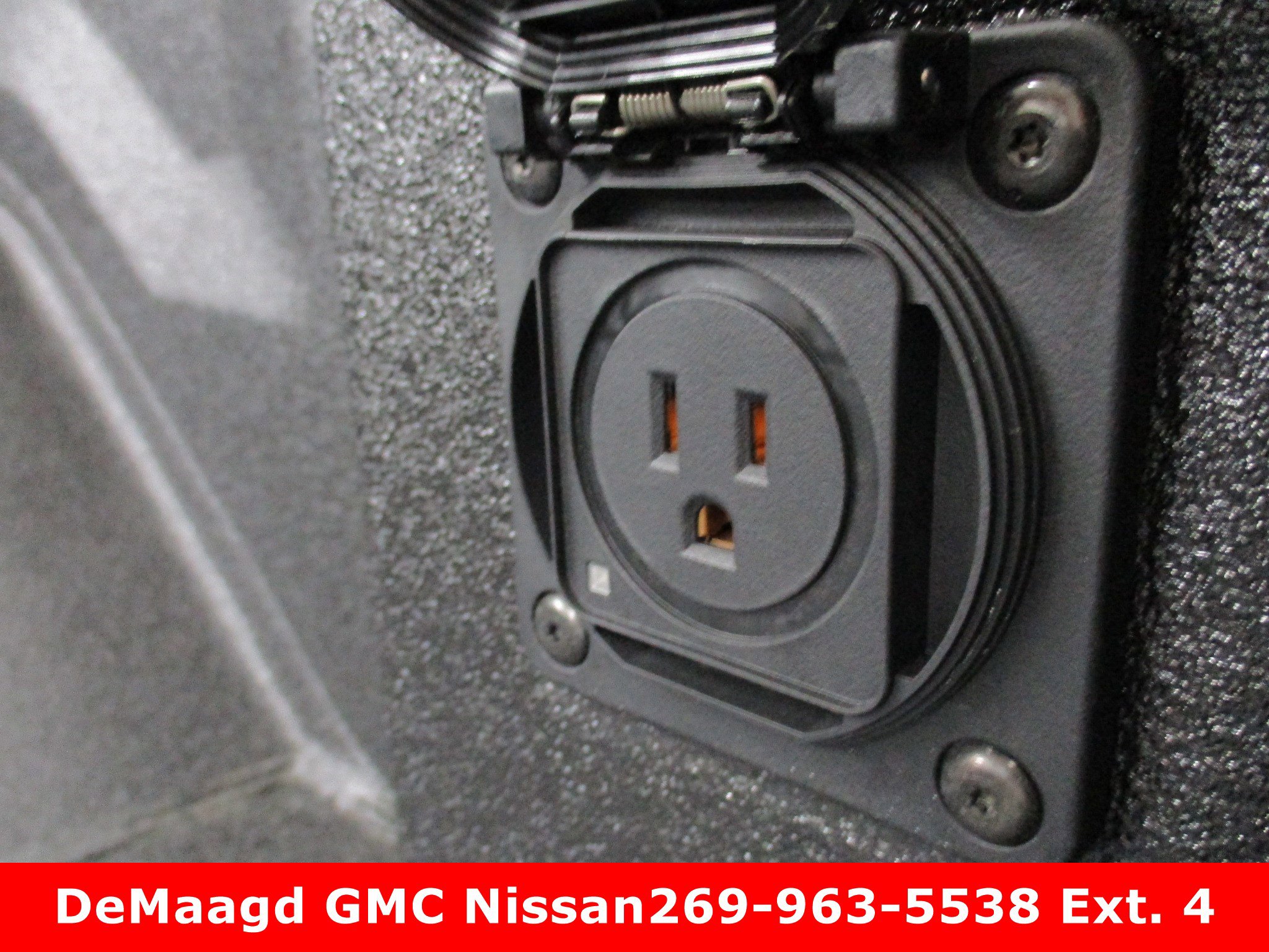 New 2026 GMC Hummer EV 4x4 Crew Cab w/ LPO, Dark Essentials Package image 7