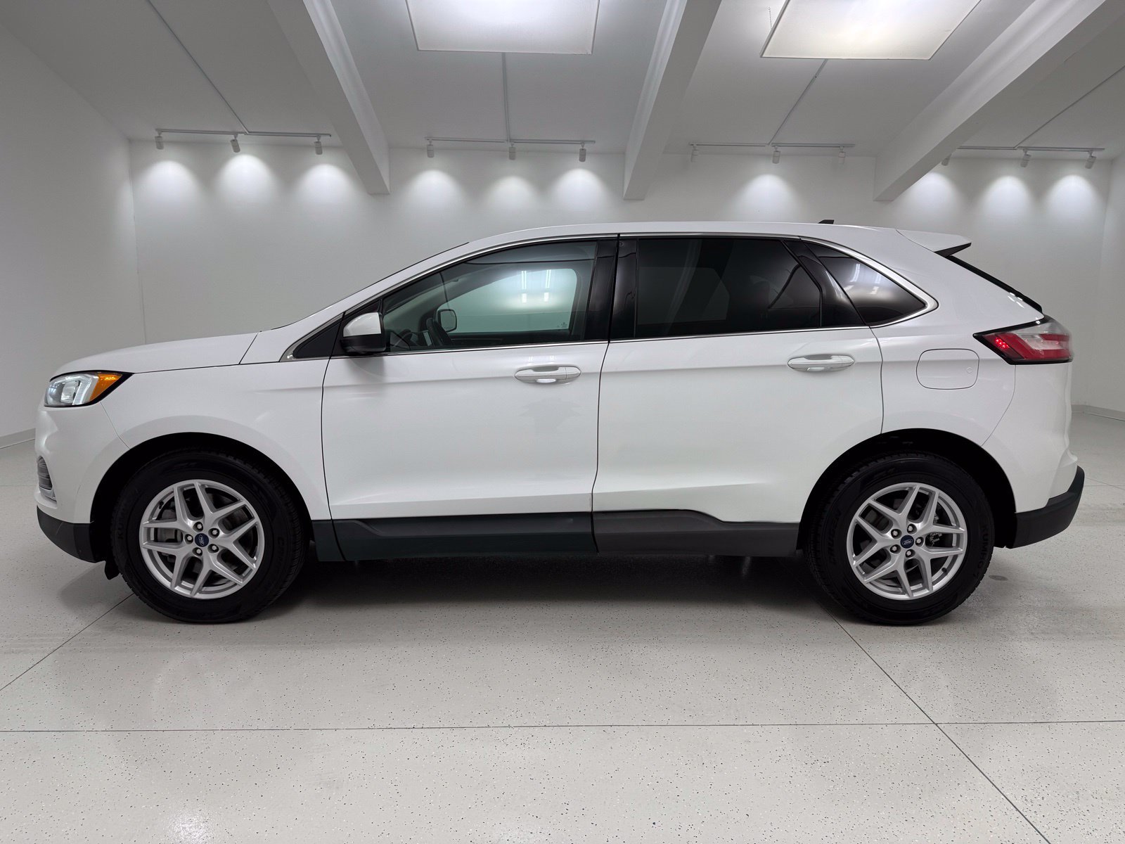 Used 2021 Ford Edge SEL FWD image 4