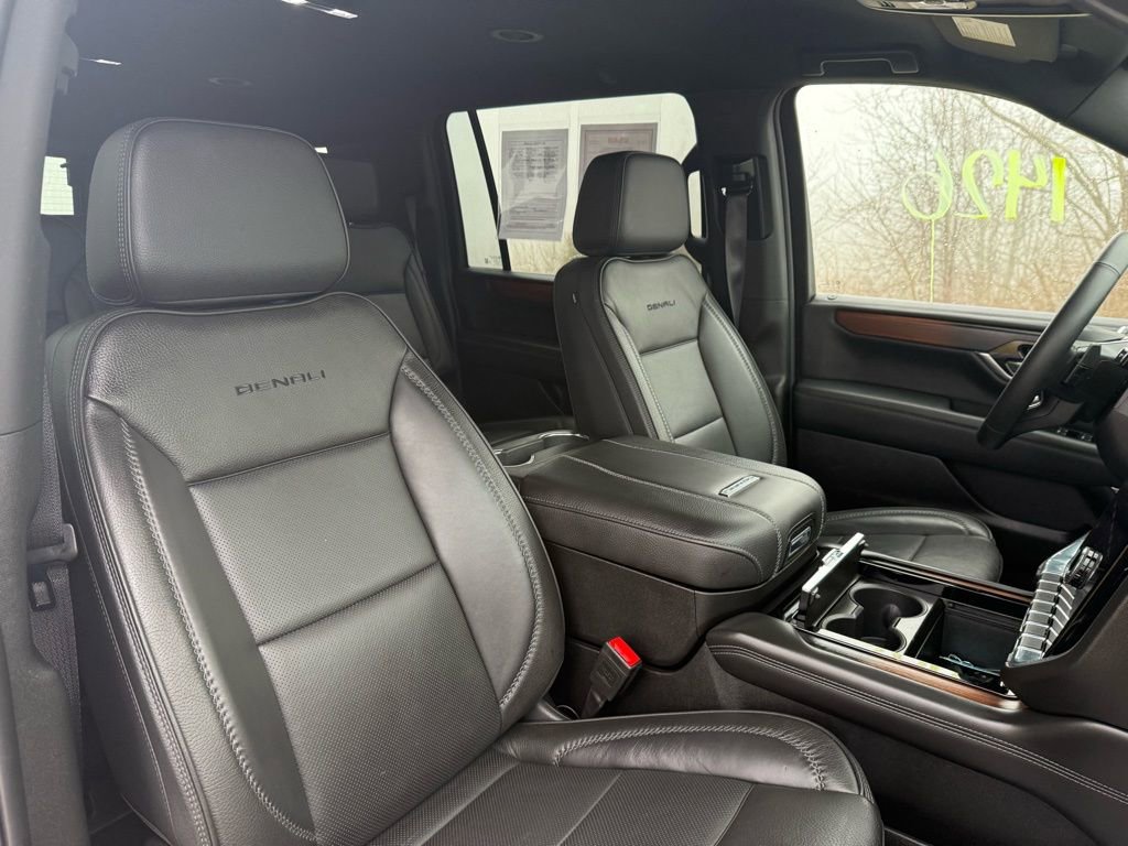 Used 2025 GMC Yukon XL Denali image 23
