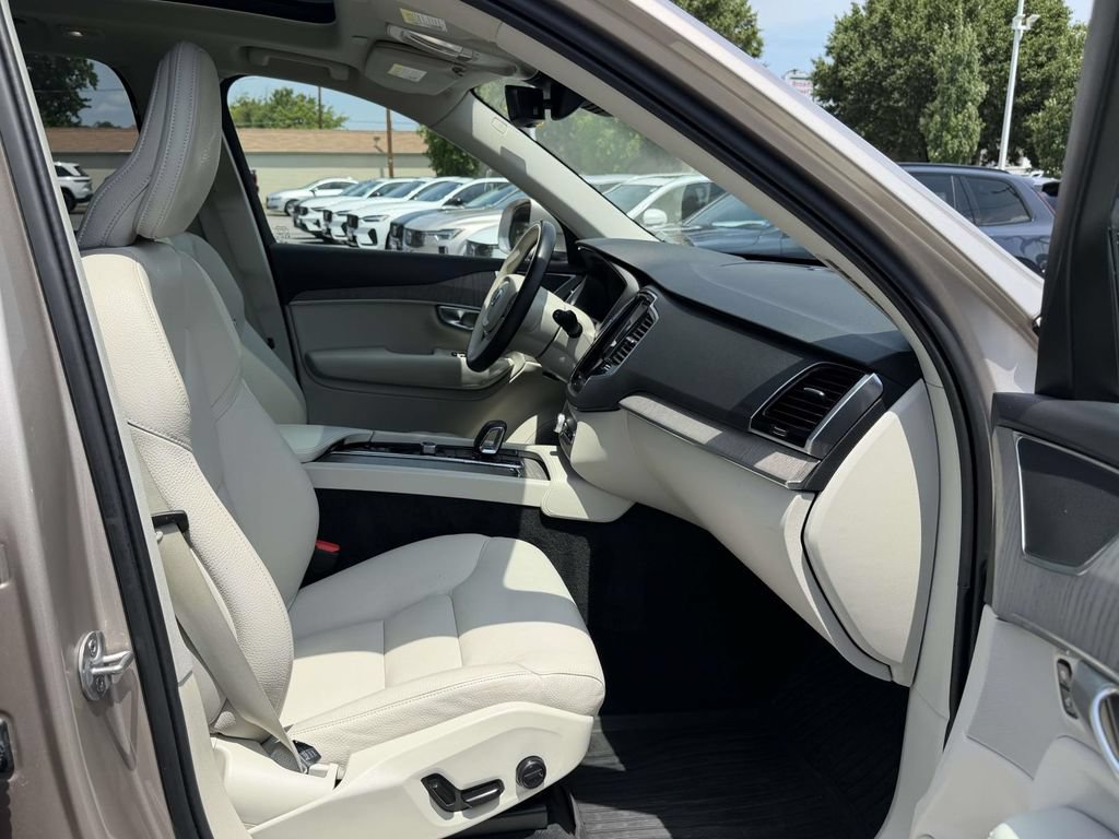 Used 2024 Volvo XC90 B6 Plus w/ Protection Package Premier AWD/4WD image 12