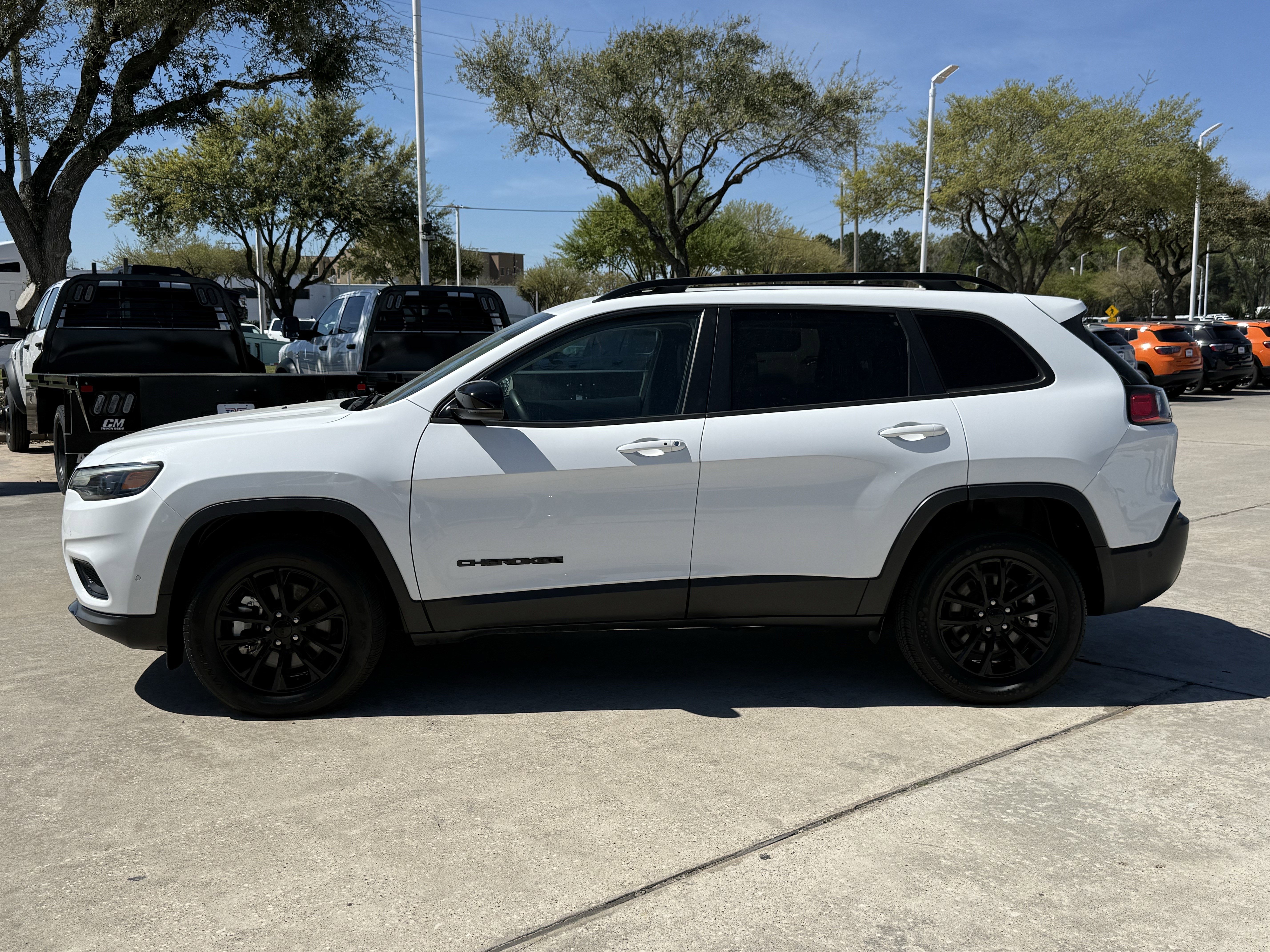 Used 2023 Jeep Cherokee Altitude Lux image 8