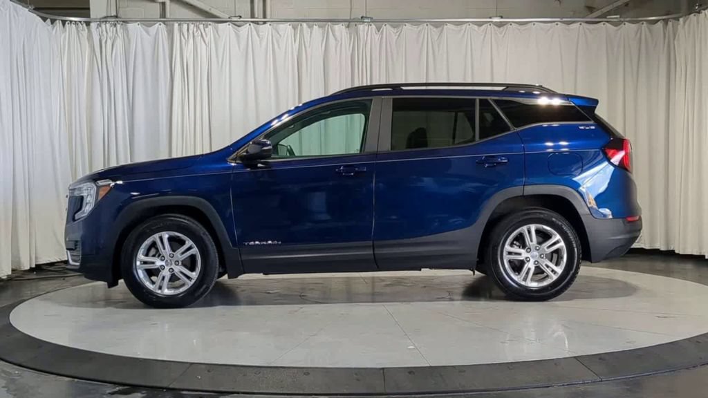 Used 2023 GMC Terrain SLE w/ Driver Convenience Package FWD image 6