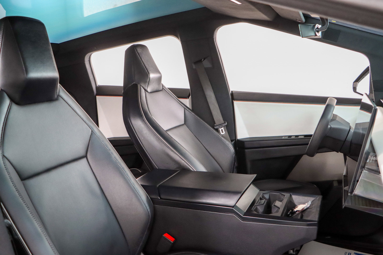 Used 2024 Tesla Cybertruck AWD Crew Cab image 24