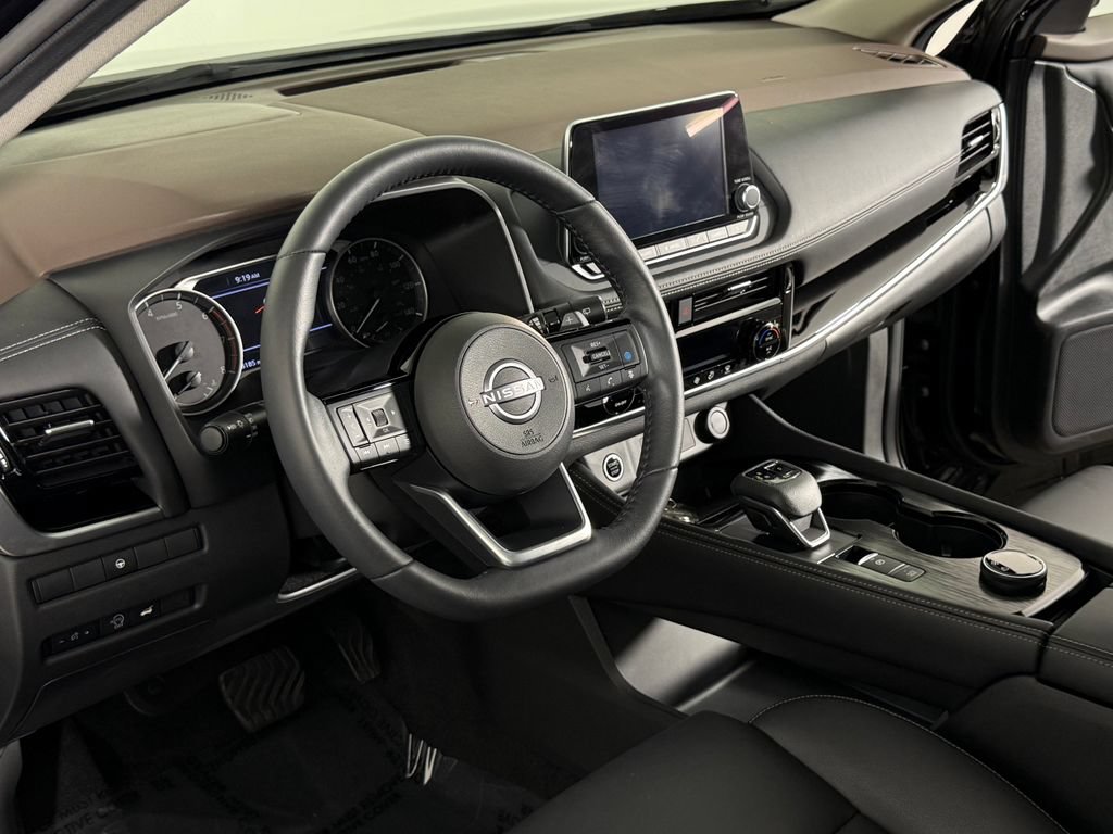 Used 2023 Nissan Rogue SL AWD/4WD image 14
