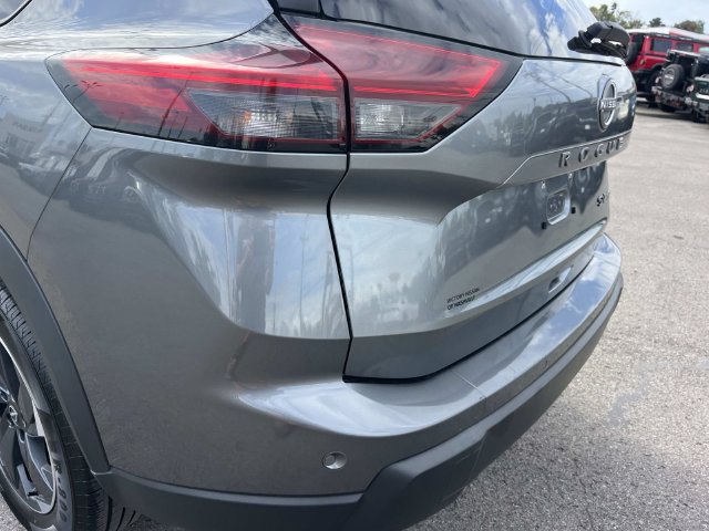 Used 2024 Nissan Rogue SV AWD/4WD image 10