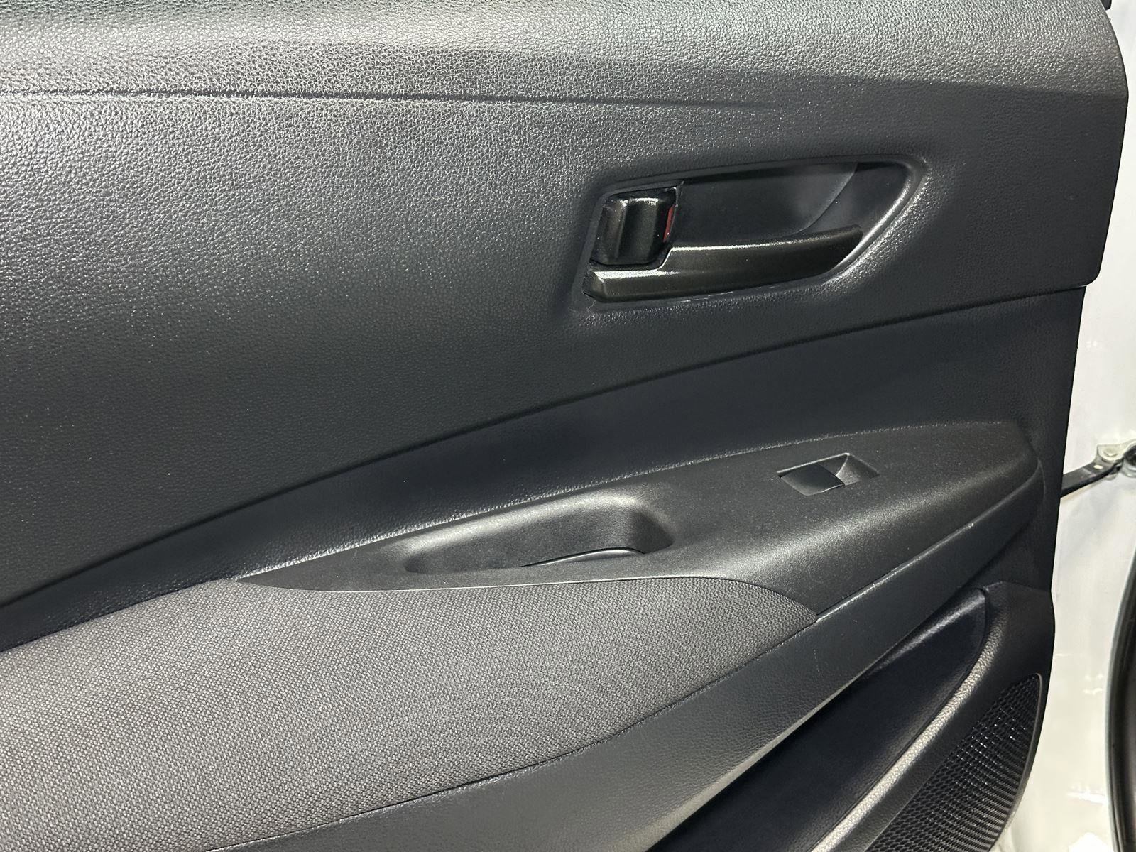 Used 2025 Toyota Corolla LE FWD image 30
