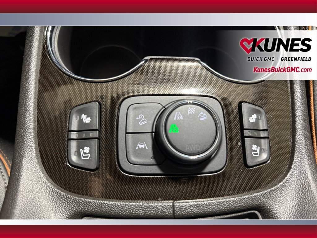 Used 2023 GMC Acadia AT4 w/ Technology Package AWD/4WD image 32