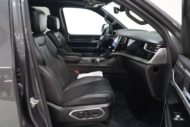 Used 2022 Jeep Wagoneer Series III w/ Premium Group I image 38