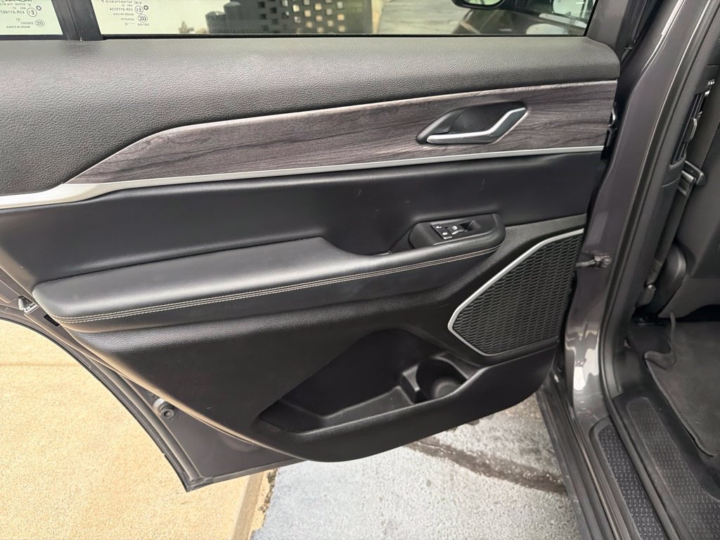 Used 2022 Jeep Grand Cherokee L Limited AWD/4WD image 41