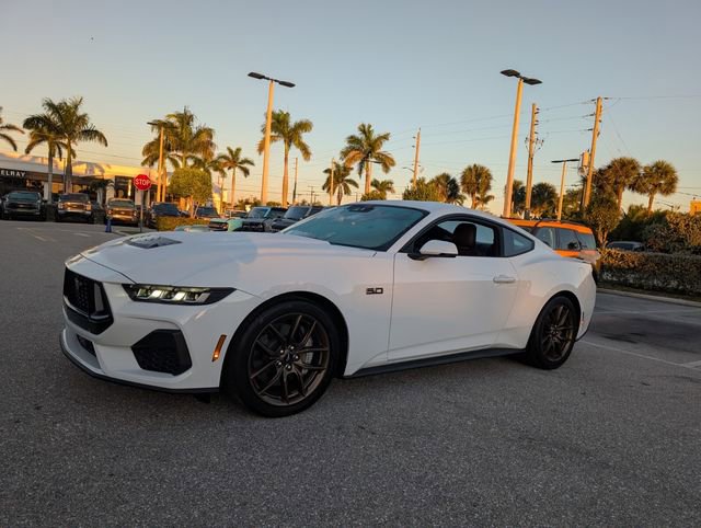 Used 2025 Ford Mustang GT Premium image 3