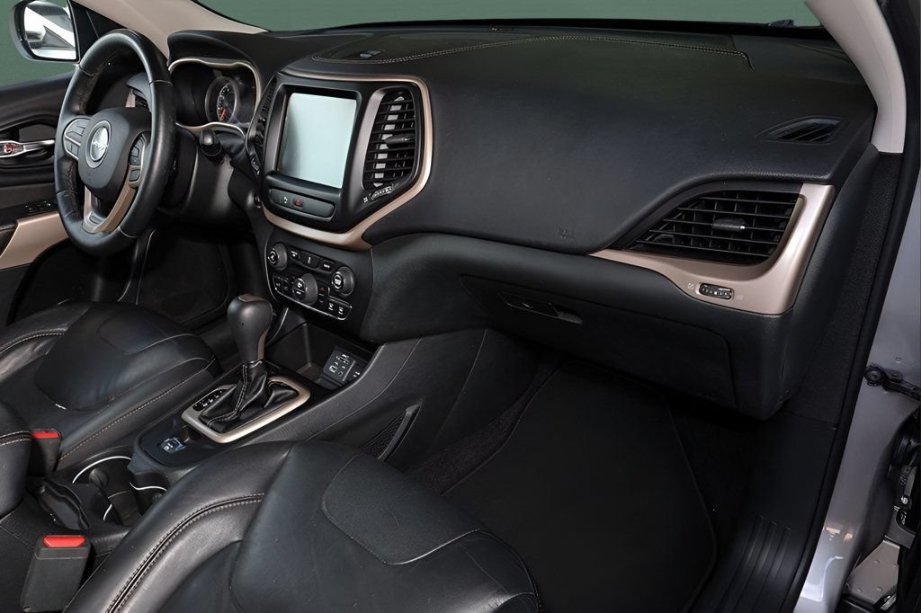 Used 2018 Jeep Cherokee Limited FWD image 20