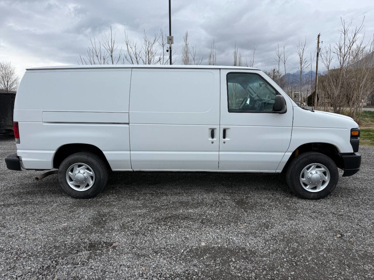 Used 2011 Ford E-150 and Econoline 150 w/ PWR Group RWD image 2