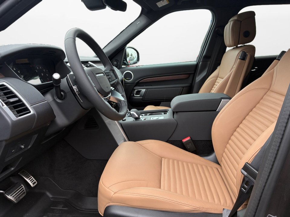 New 2026 Land Rover Discovery Dynamic SE AWD/4WD image 9