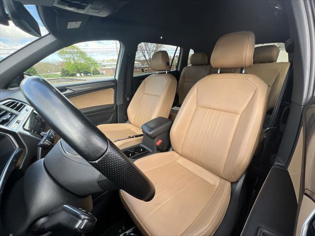 Certified 2022 Volkswagen Tiguan SE R-Line AWD/4WD image 11