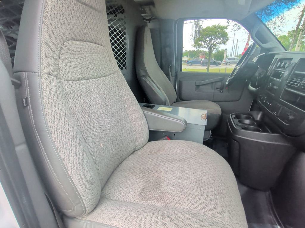 Used 2018 Chevrolet Express 2500 w/ Driver Convenience Package RWD image 19