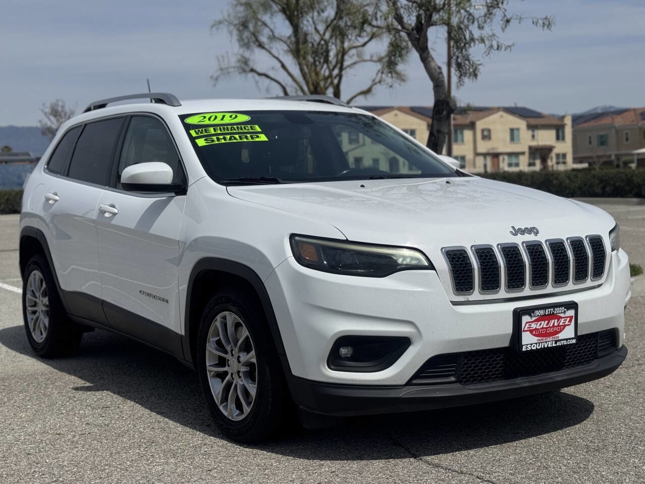 Used 2019 Jeep Cherokee Latitude Plus w/ Comfort/Convenience Group