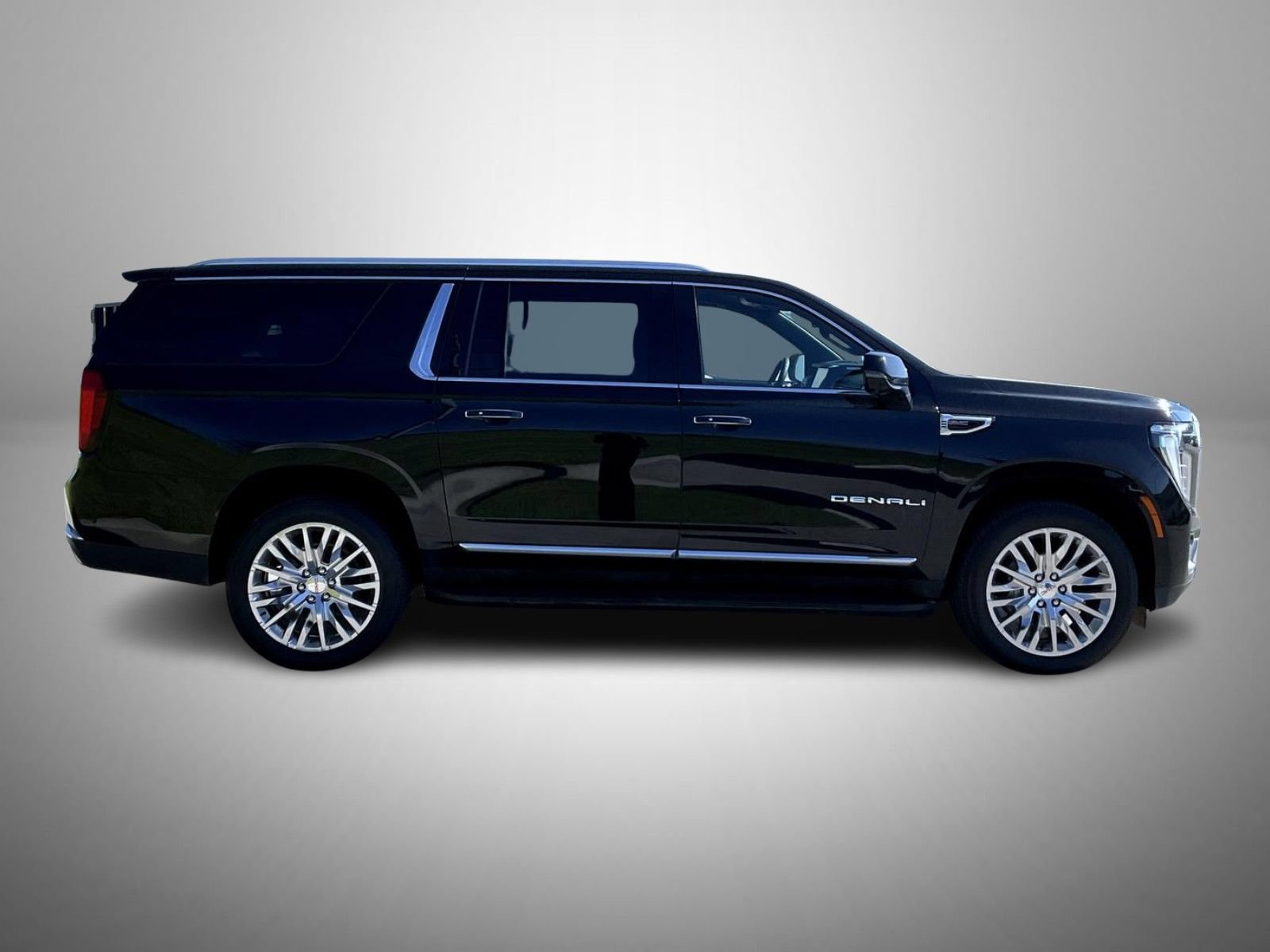 Used 2025 GMC Yukon XL Denali AWD/4WD image 4