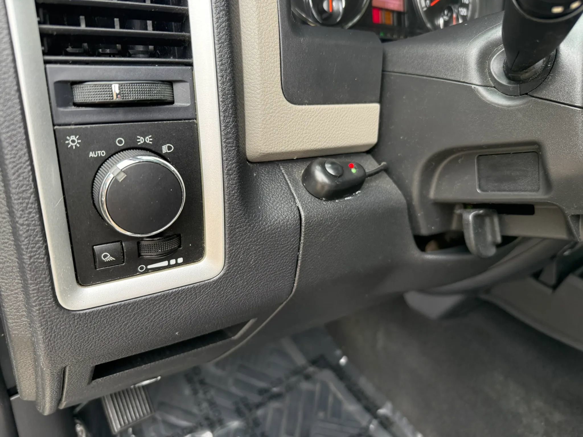 Used 2012 RAM 1500 Classic SLT RWD image 11