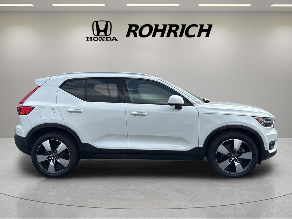 Used 2019 Volvo XC40 T5 Momentum image 5