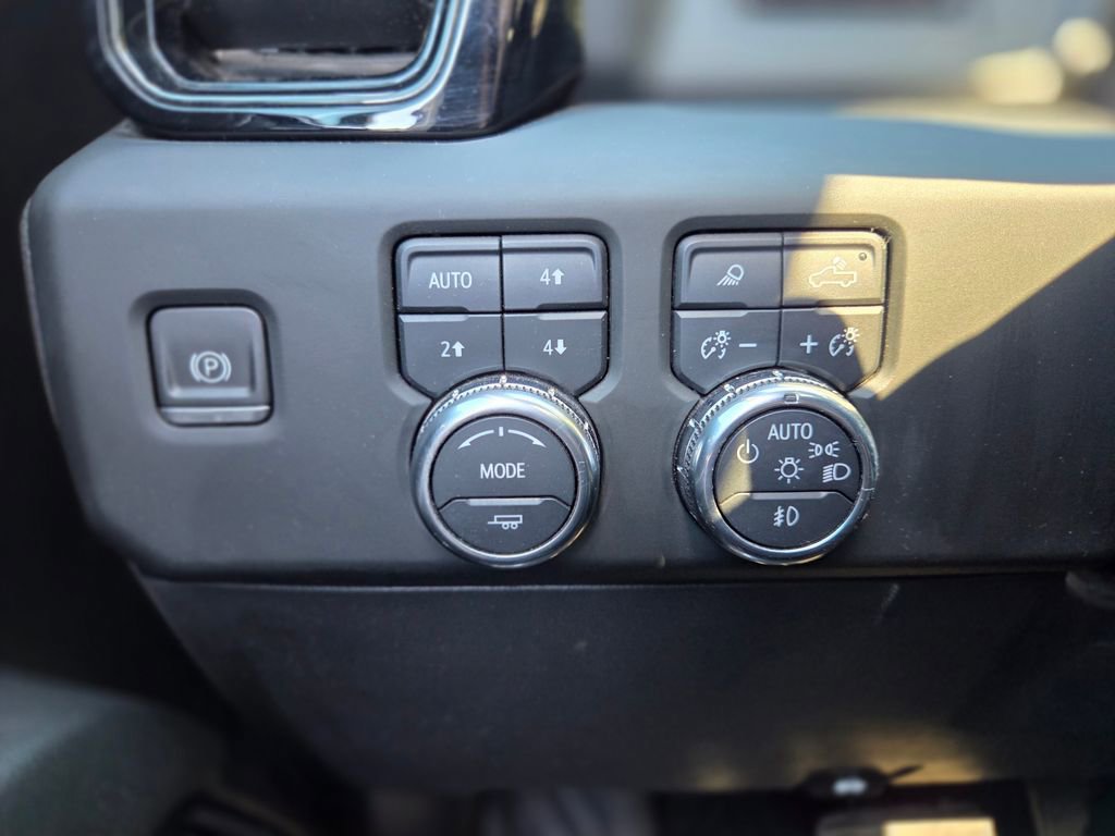 Used 2024 GMC Sierra 1500 AT4 w/ AT4 Premium Package AWD/4WD image 25