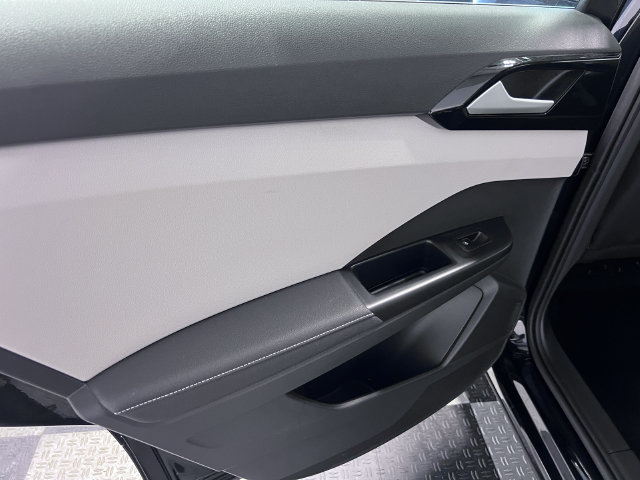 Certified 2025 Volkswagen Taos S FWD image 17