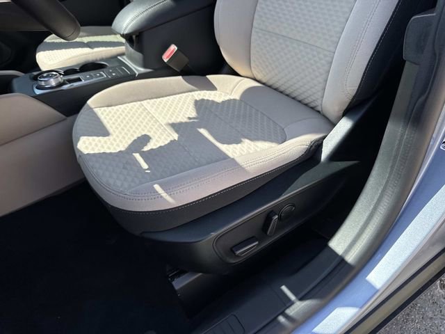 Used 2022 Ford Escape SE w/ SE Sport Appearance Package image 21