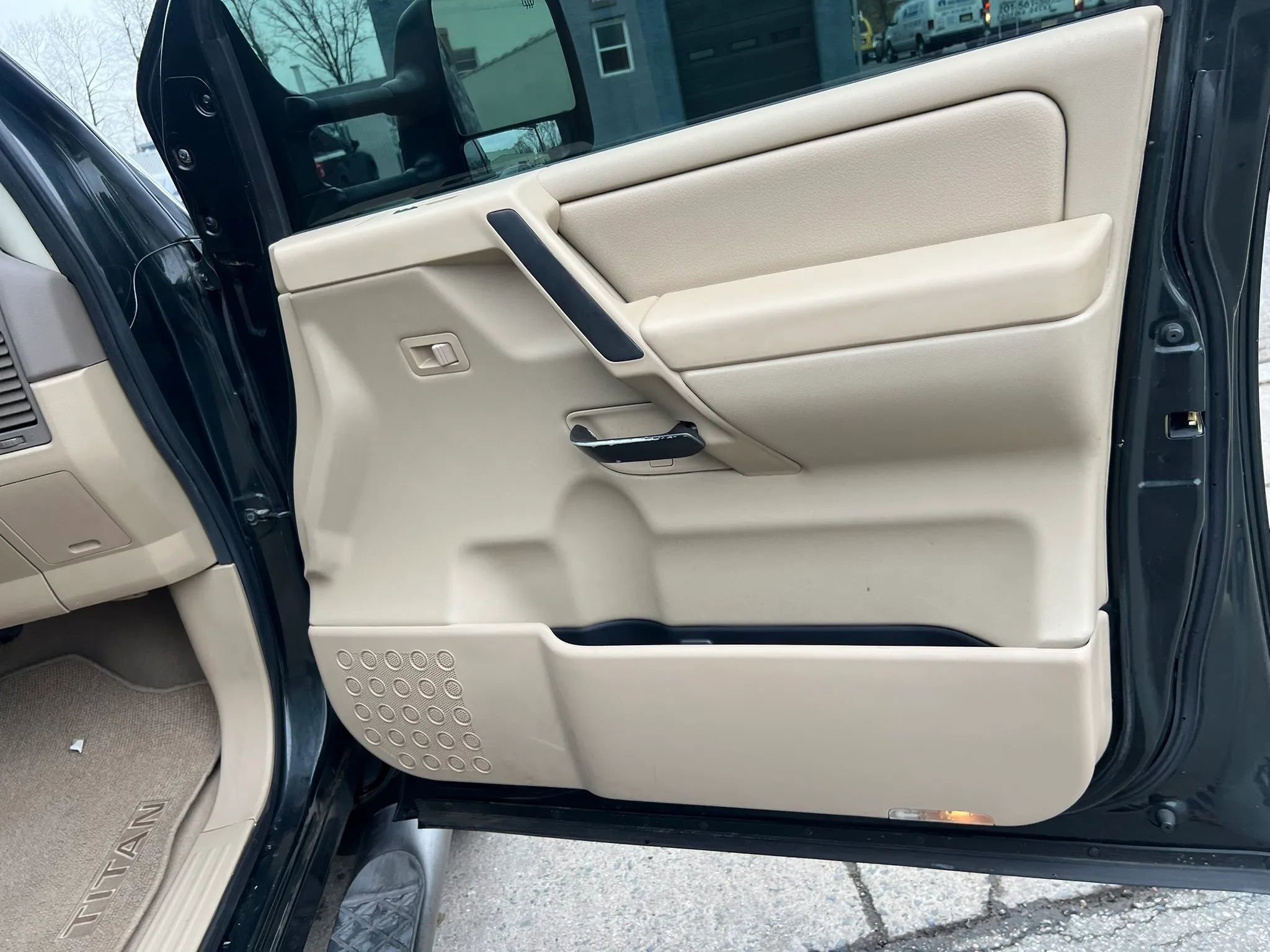 Used 2008 Nissan Titan LE w/ Tow Pkg image 28