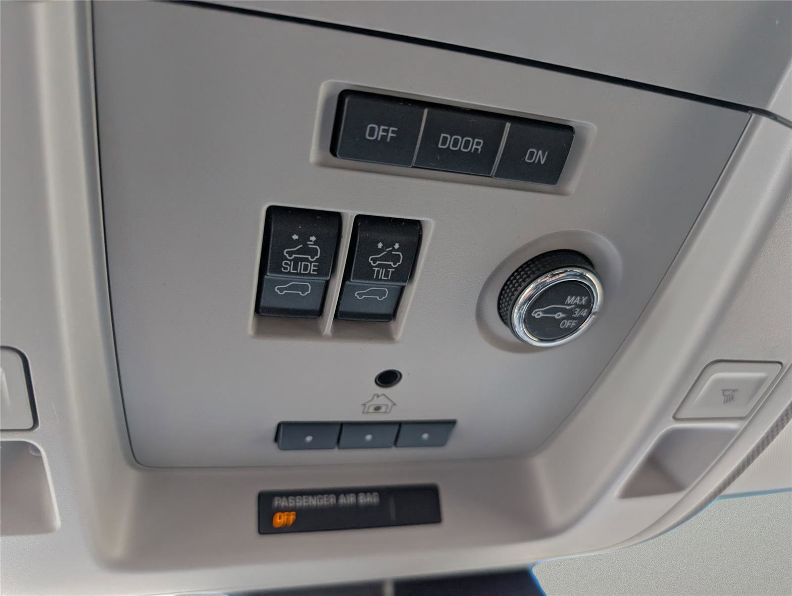 Used 2019 GMC Yukon SLT w/ Open Road Package image 12